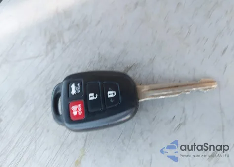 2015 Toyota Corolla Le Plus z USA, uszkodzony, nr VIN 5YFBURHE7FP313904